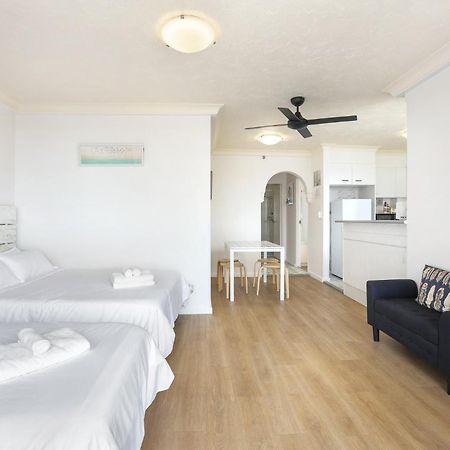 1 Bedroom And 1 Living Room Family Suite Gold Coast Buitenkant foto