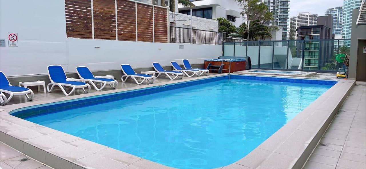1 Bedroom And 1 Living Room Family Suite Gold Coast Buitenkant foto