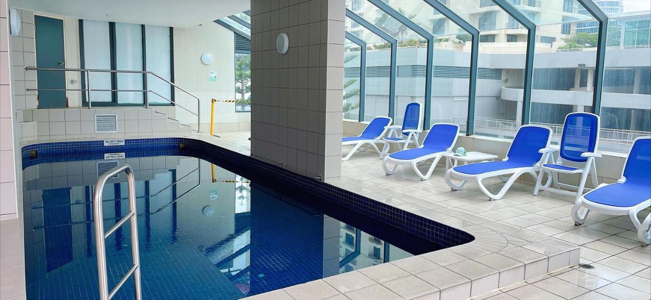 1 Bedroom And 1 Living Room Family Suite Gold Coast Buitenkant foto