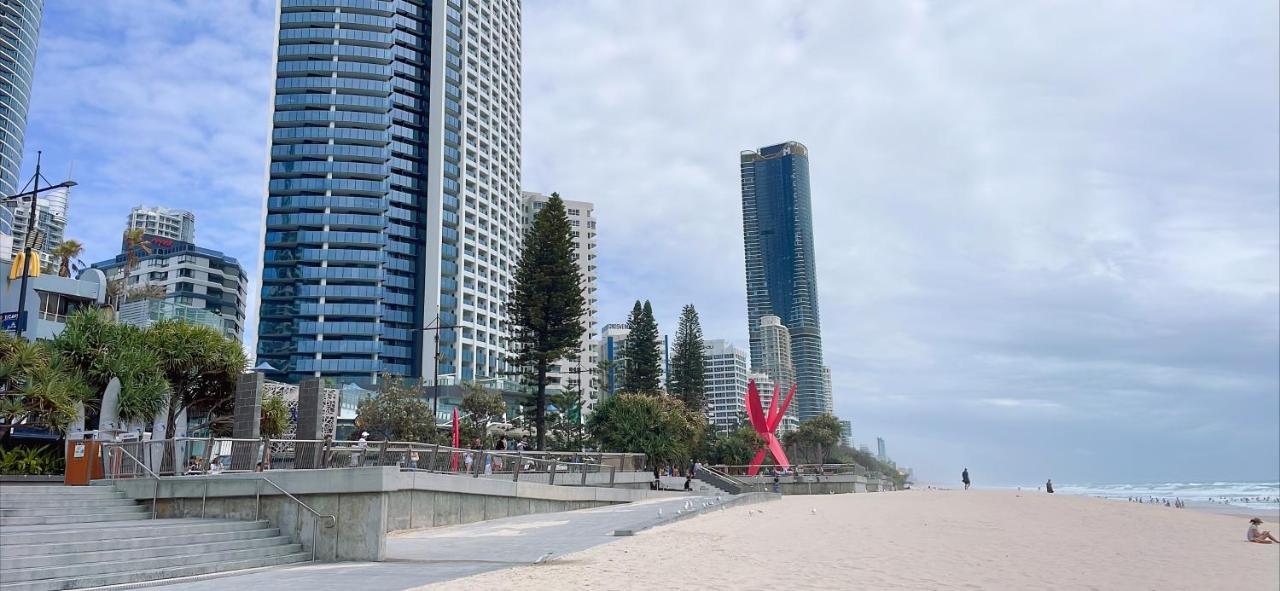 1 Bedroom And 1 Living Room Family Suite Gold Coast Buitenkant foto