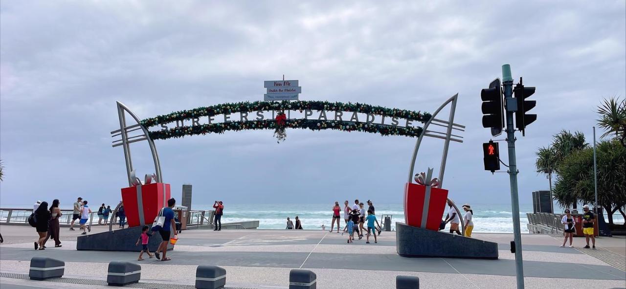 1 Bedroom And 1 Living Room Family Suite Gold Coast Buitenkant foto