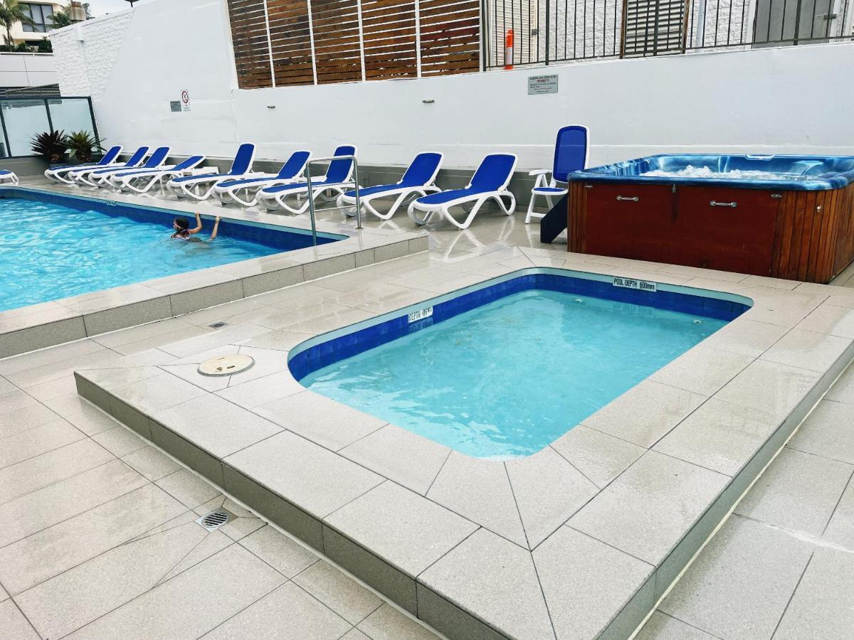 1 Bedroom And 1 Living Room Family Suite Gold Coast Buitenkant foto
