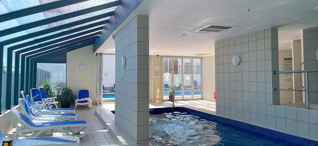 1 Bedroom And 1 Living Room Family Suite Gold Coast Buitenkant foto