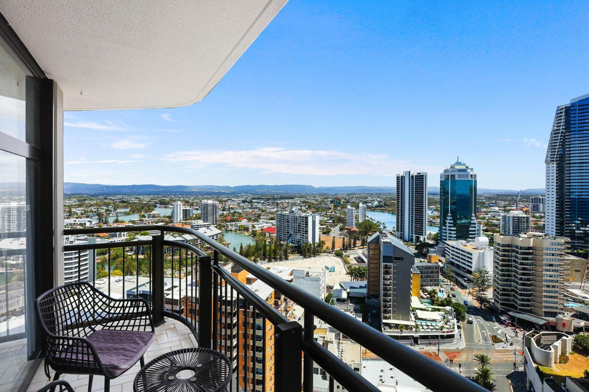 1 Bedroom And 1 Living Room Family Suite Gold Coast Buitenkant foto