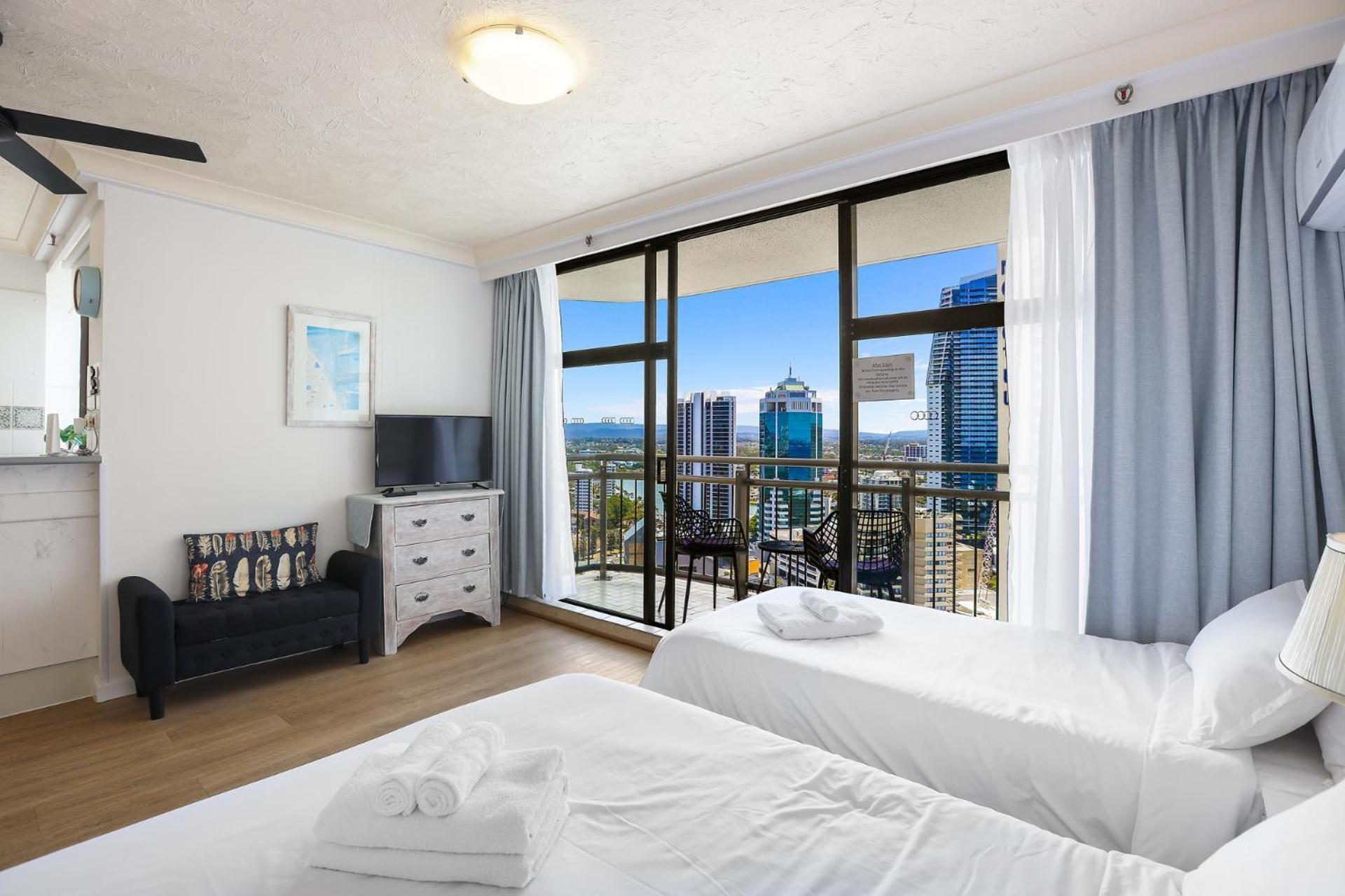 1 Bedroom And 1 Living Room Family Suite Gold Coast Buitenkant foto